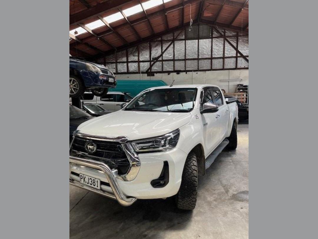 Photo '2' of Toyota Hilux SR5 TD DC