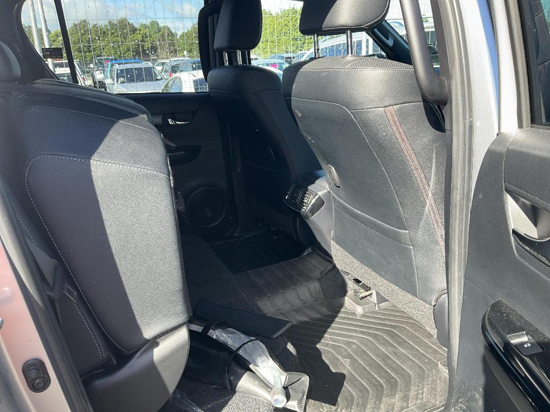 Photo '11' of Toyota Hilux SR5 Cruiser TD DC Photo '11' of Toyota Hilux SR5 Cruiser TD DC