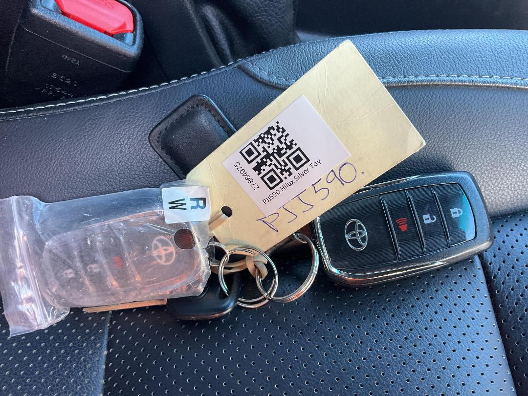 Photo '15' of Toyota Hilux SR5 Cruiser TD DC Photo '15' of Toyota Hilux SR5 Cruiser TD DC