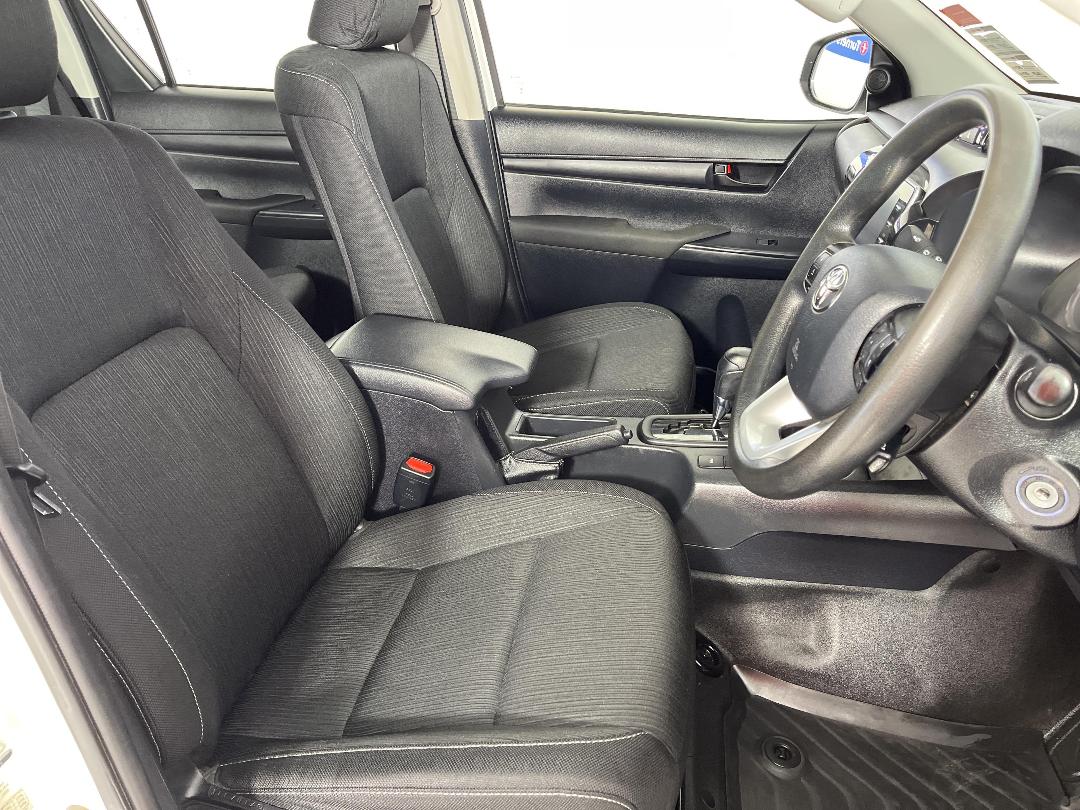 Photo '16' of Toyota Hilux