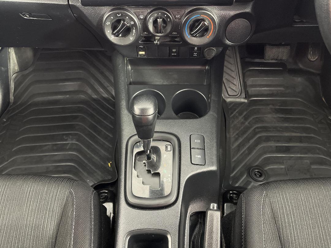 Photo '18' of Toyota Hilux