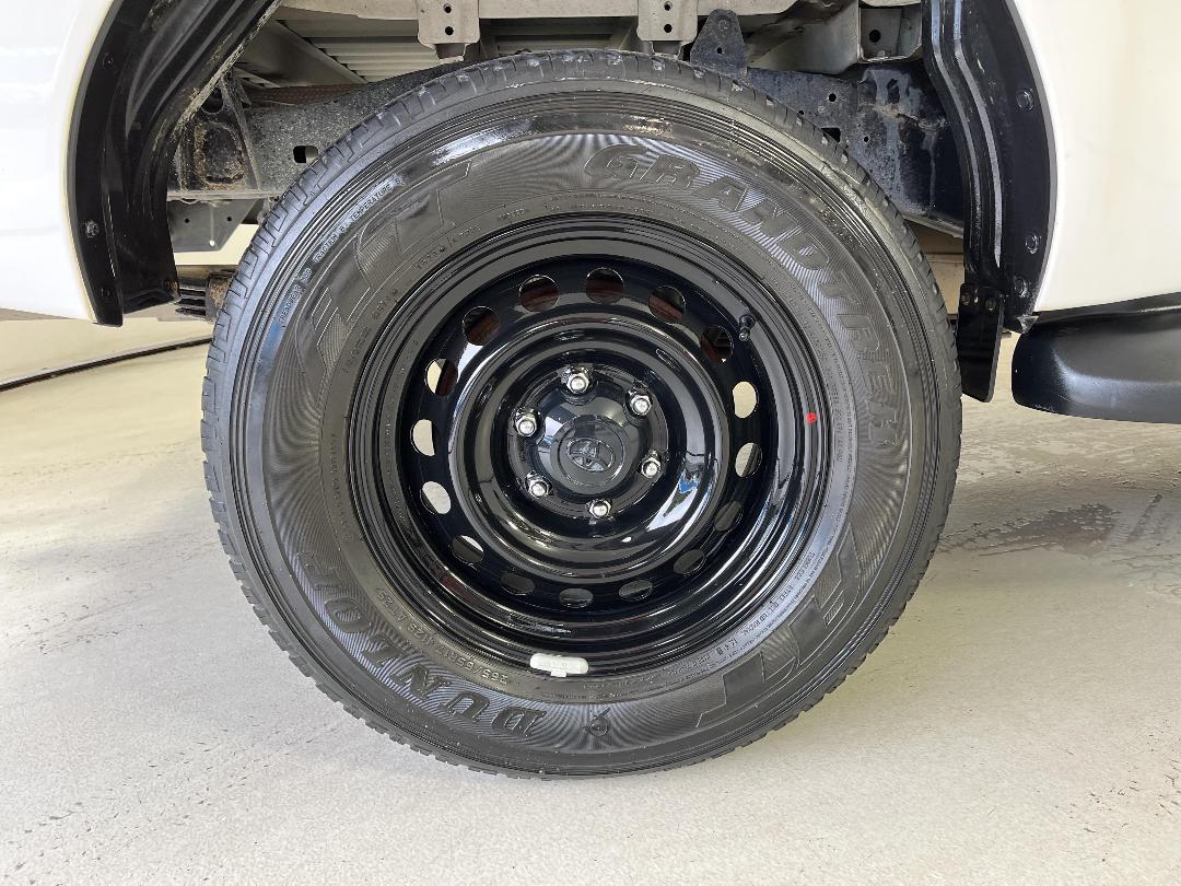 Photo '12' of Toyota Hilux