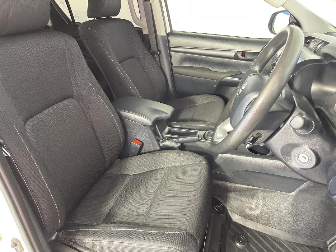 Photo '16' of Toyota Hilux