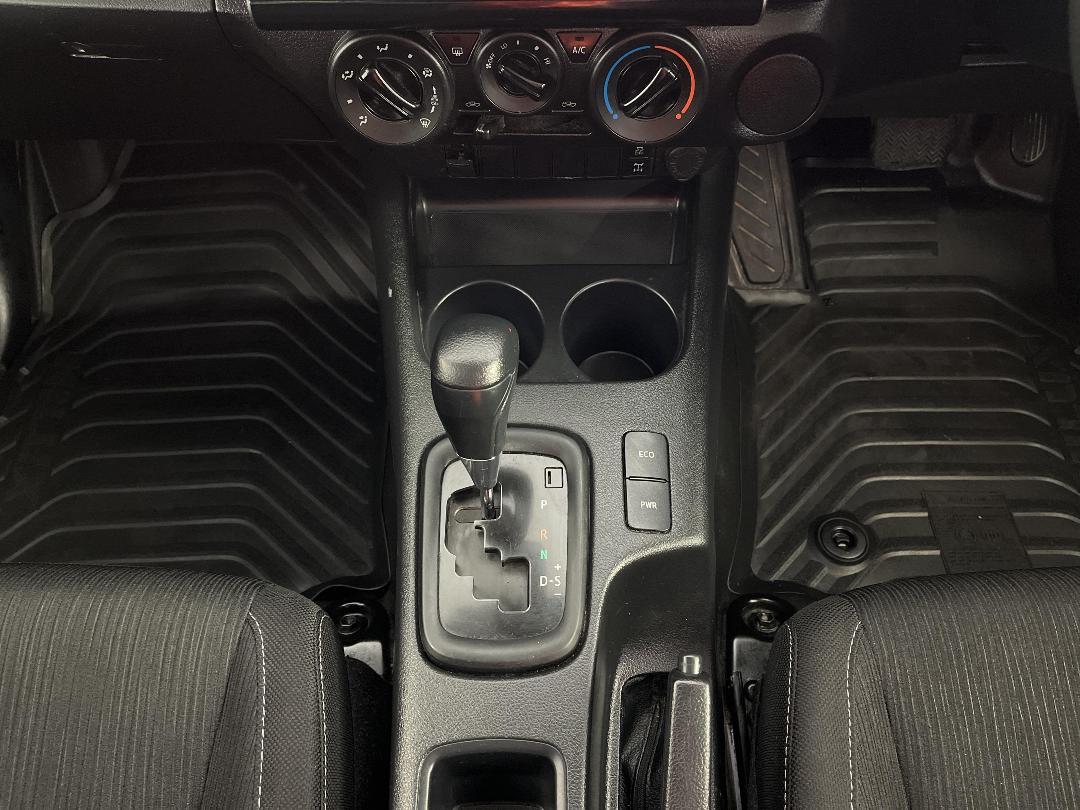 Photo '18' of Toyota Hilux