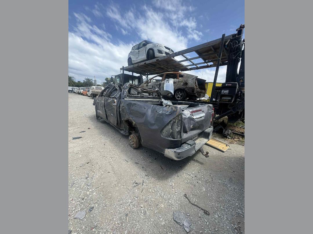 Photo '3' of Toyota Hilux SR5 TD DC Photo '3' of Toyota Hilux SR5 TD DC