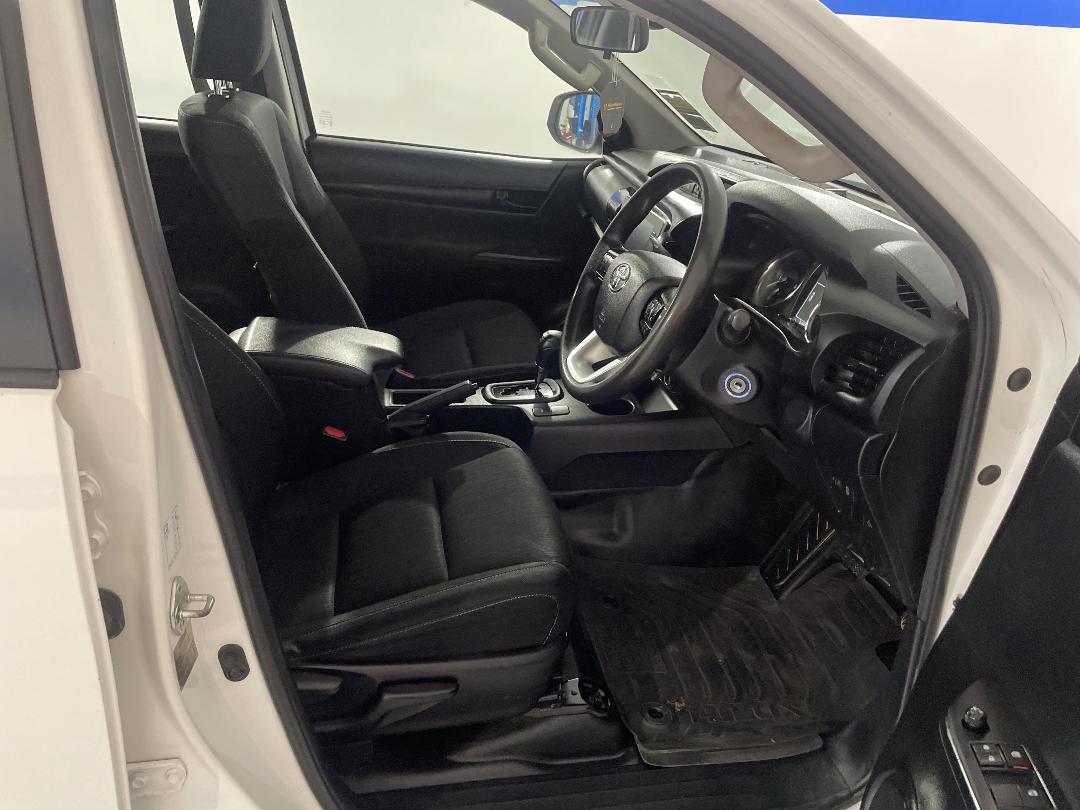 Photo '16' of Toyota Hilux