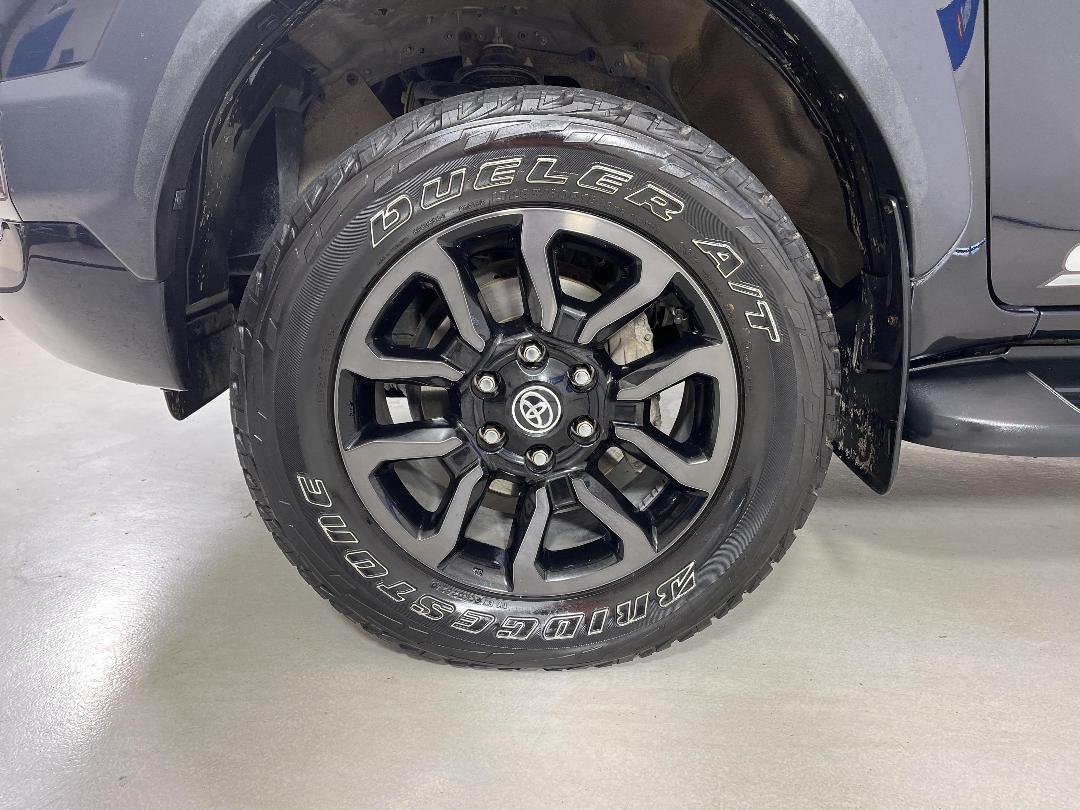 Photo '10' of Toyota Hilux