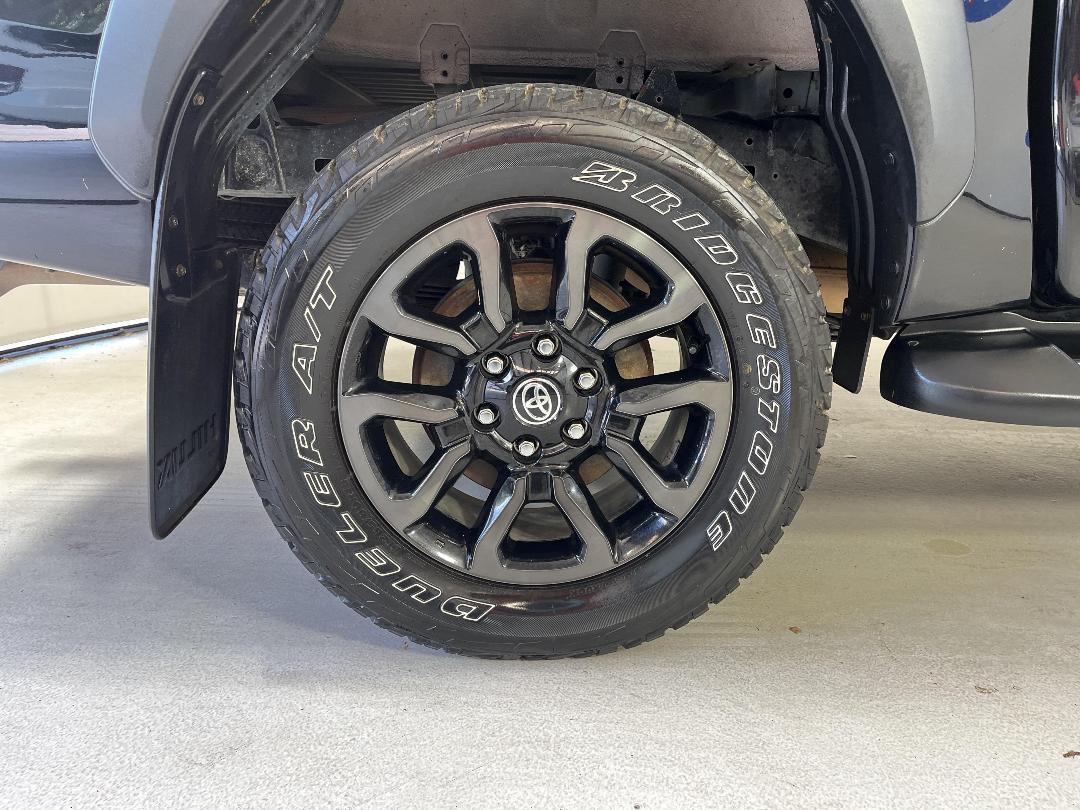 Photo '12' of Toyota Hilux