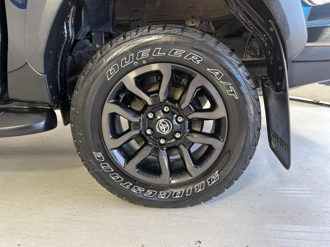 Photo '11' of Toyota Hilux