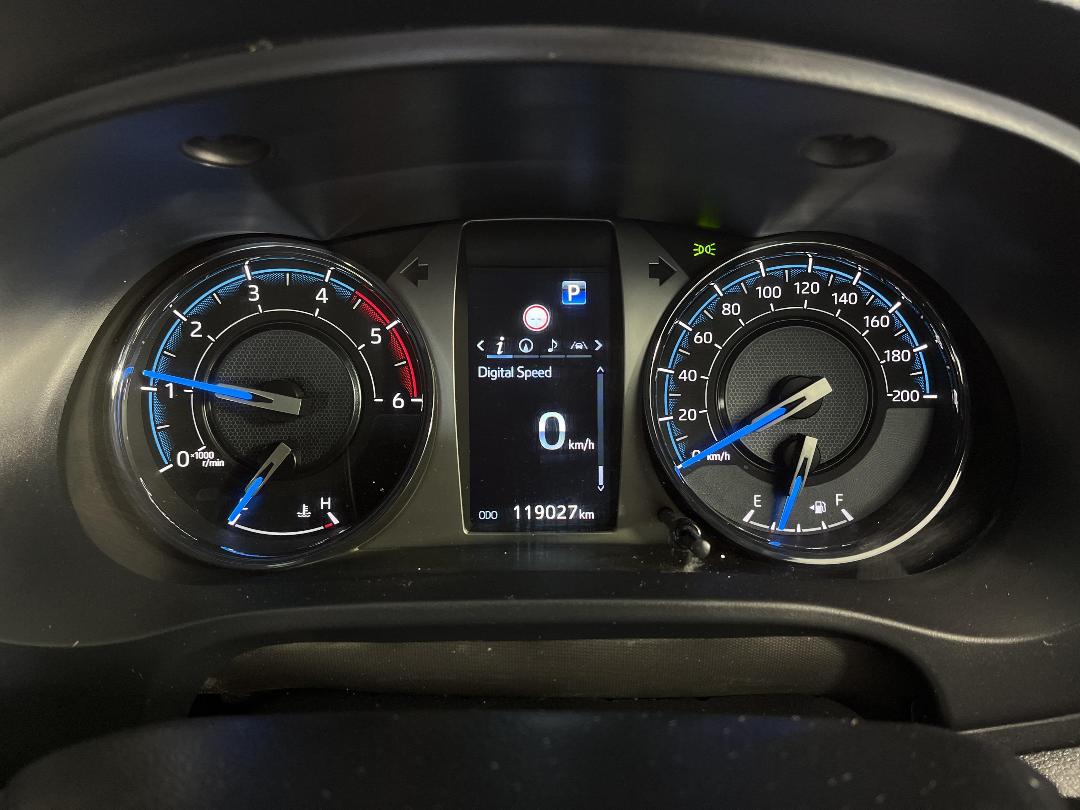 Photo '21' of Toyota Hilux