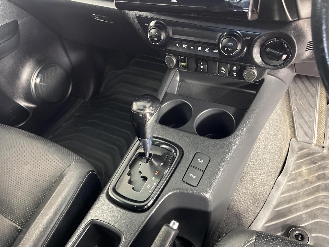 Photo '18' of Toyota Hilux