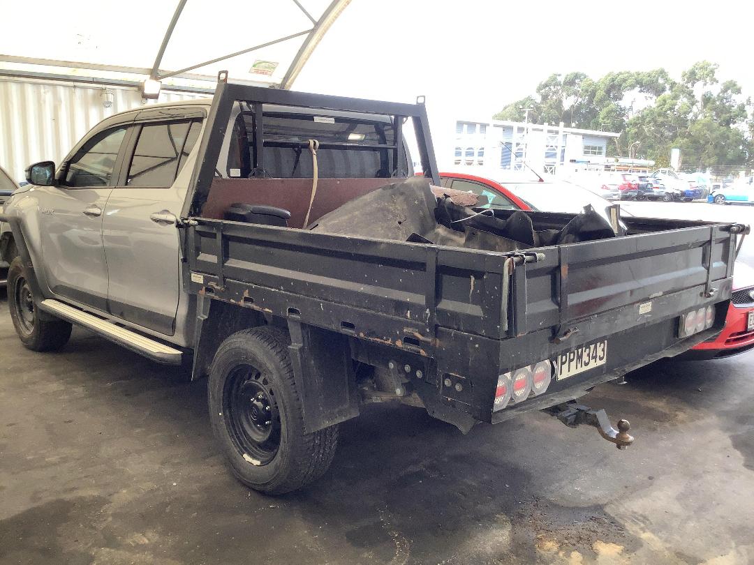 Photo '6' of Toyota Hilux SR TD DC/CC
