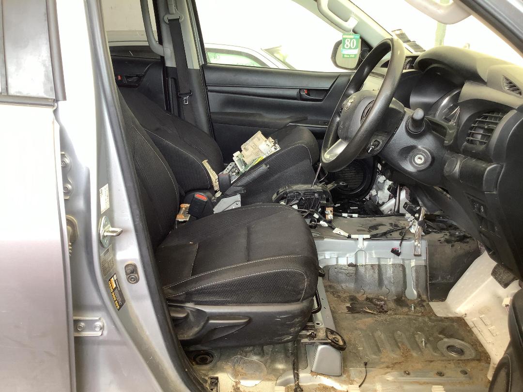 Photo '10' of Toyota Hilux SR TD DC/CC