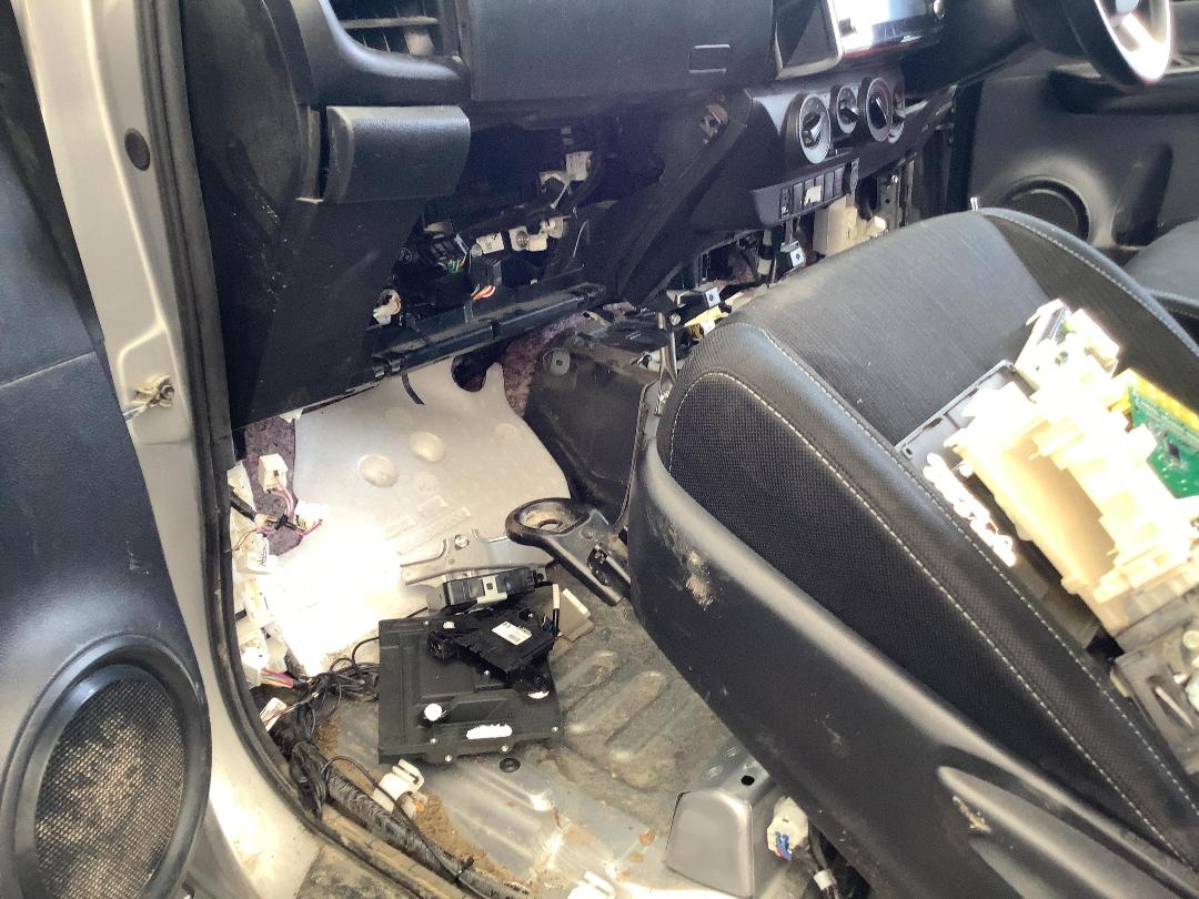 Photo '13' of Toyota Hilux SR TD DC/CC