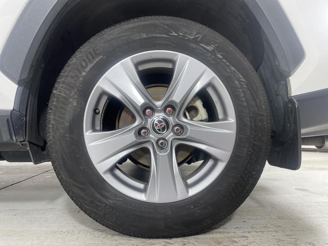 Photo '11' of Toyota Rav4