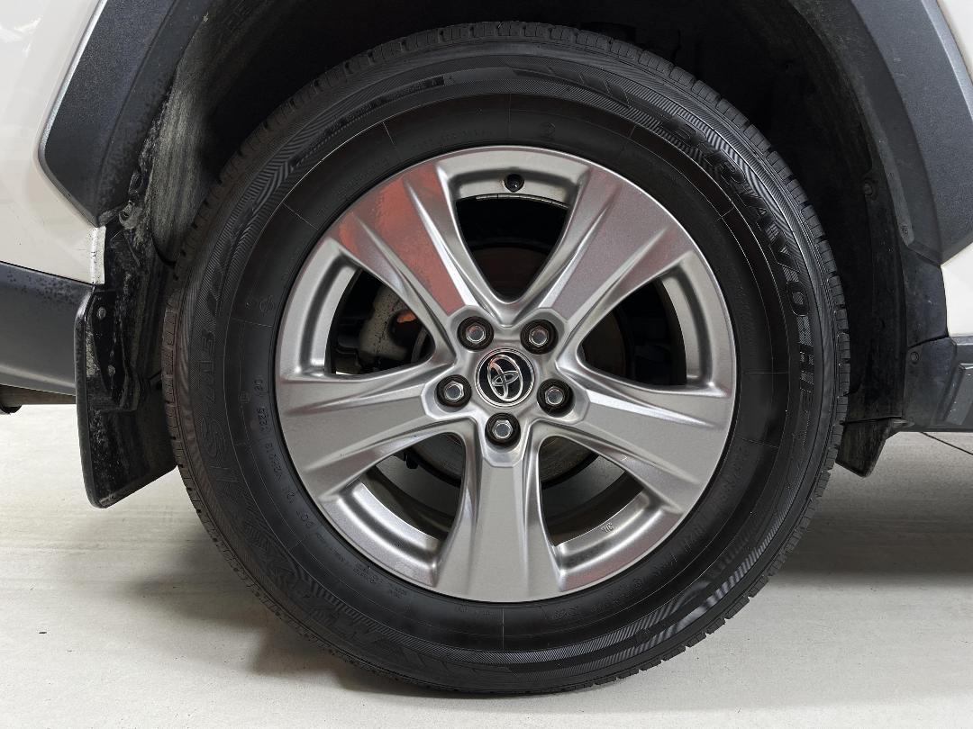 Photo '12' of Toyota Rav4