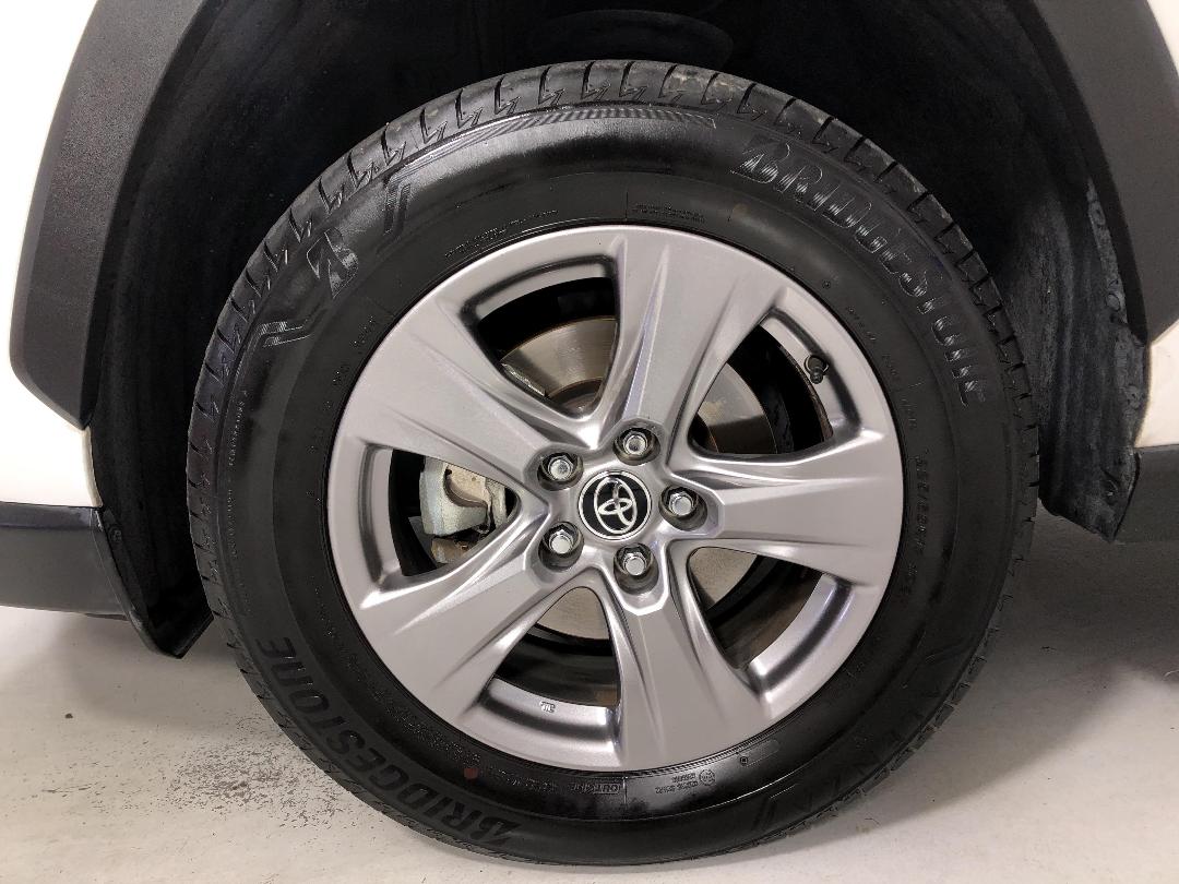 Photo '10' of Toyota Rav4