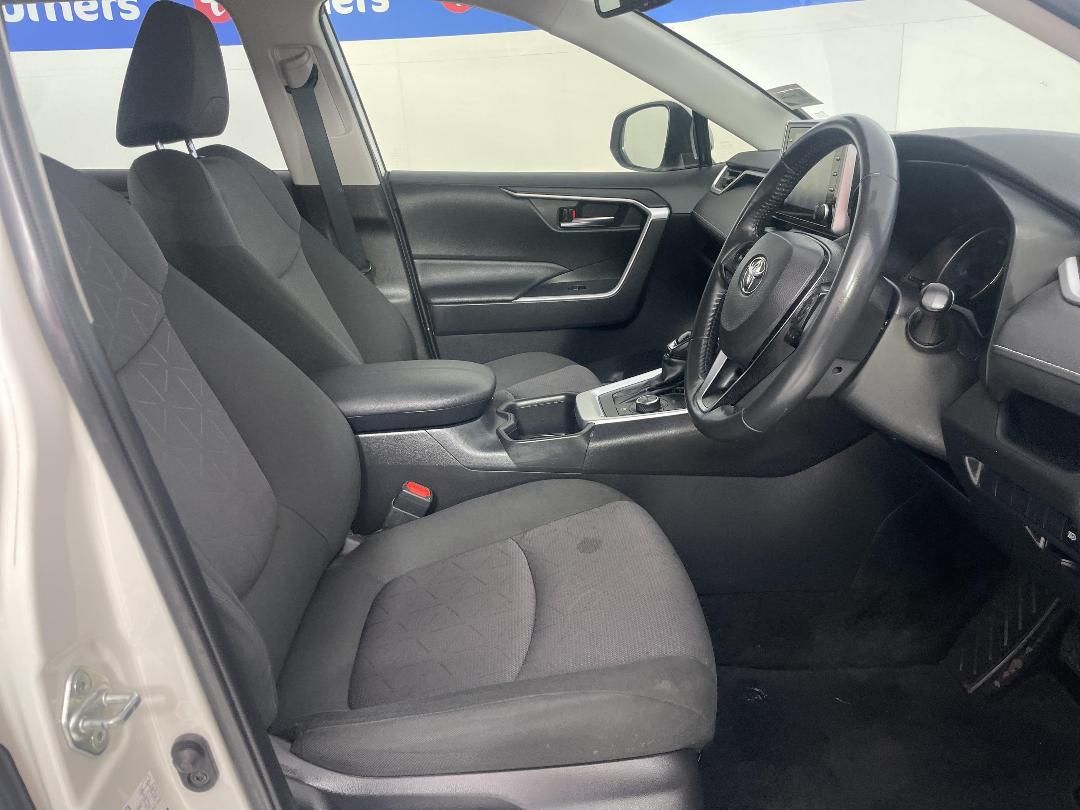 Photo '16' of Toyota Rav4