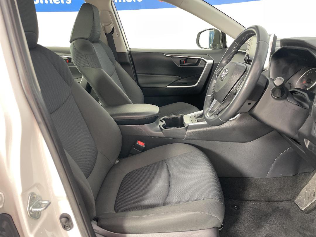 Photo '16' of Toyota Rav4