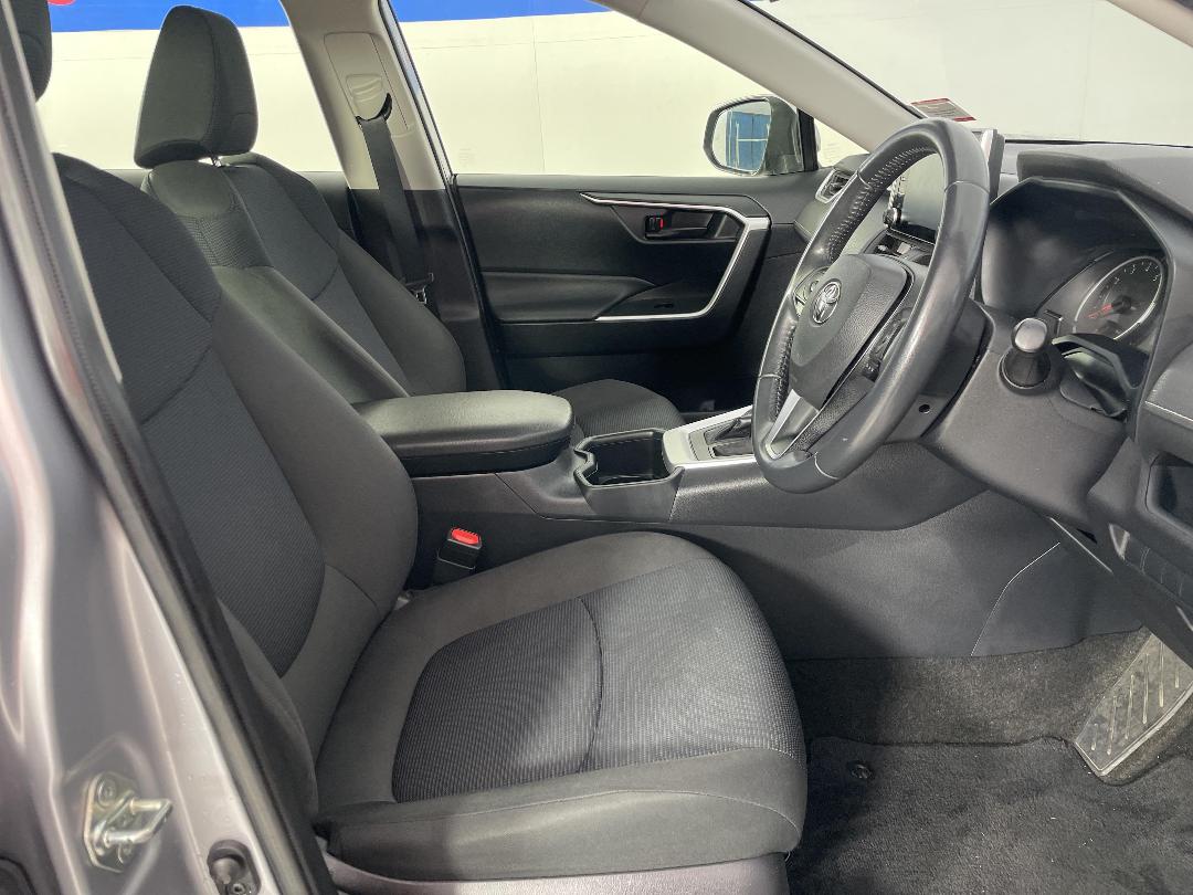 Photo '16' of Toyota Rav4