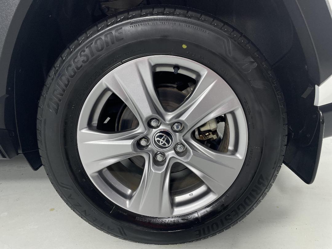 Photo '11' of Toyota Rav4