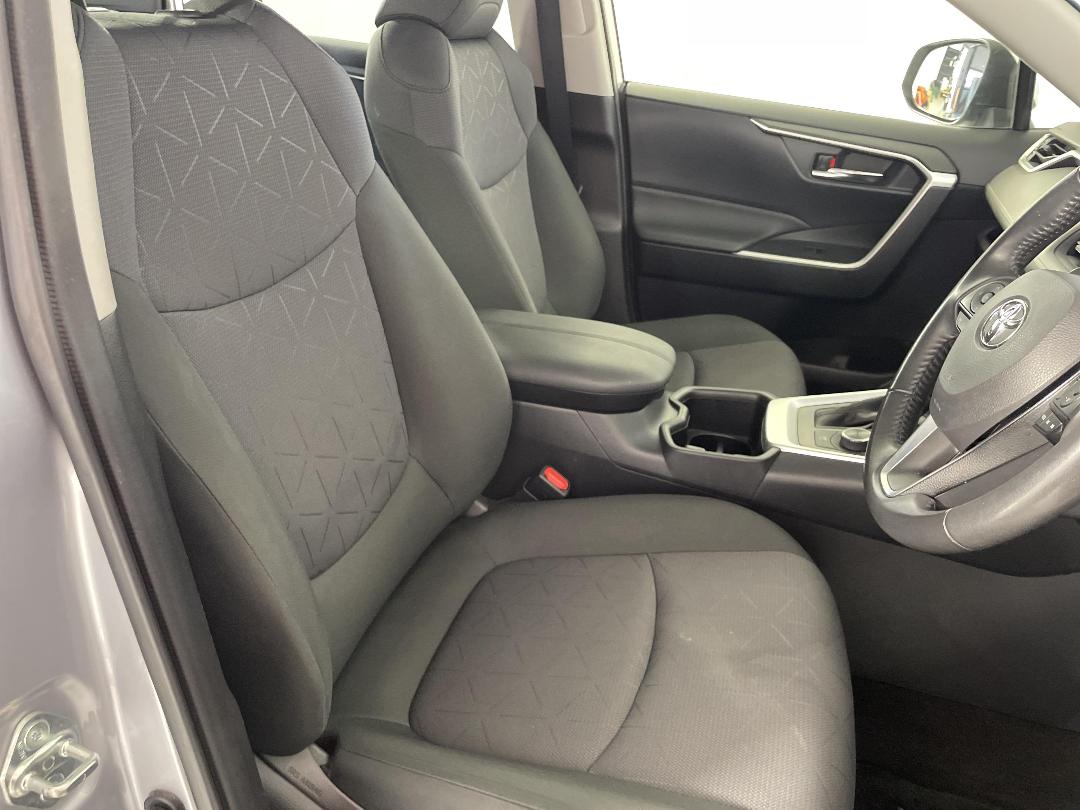 Photo '16' of Toyota Rav4