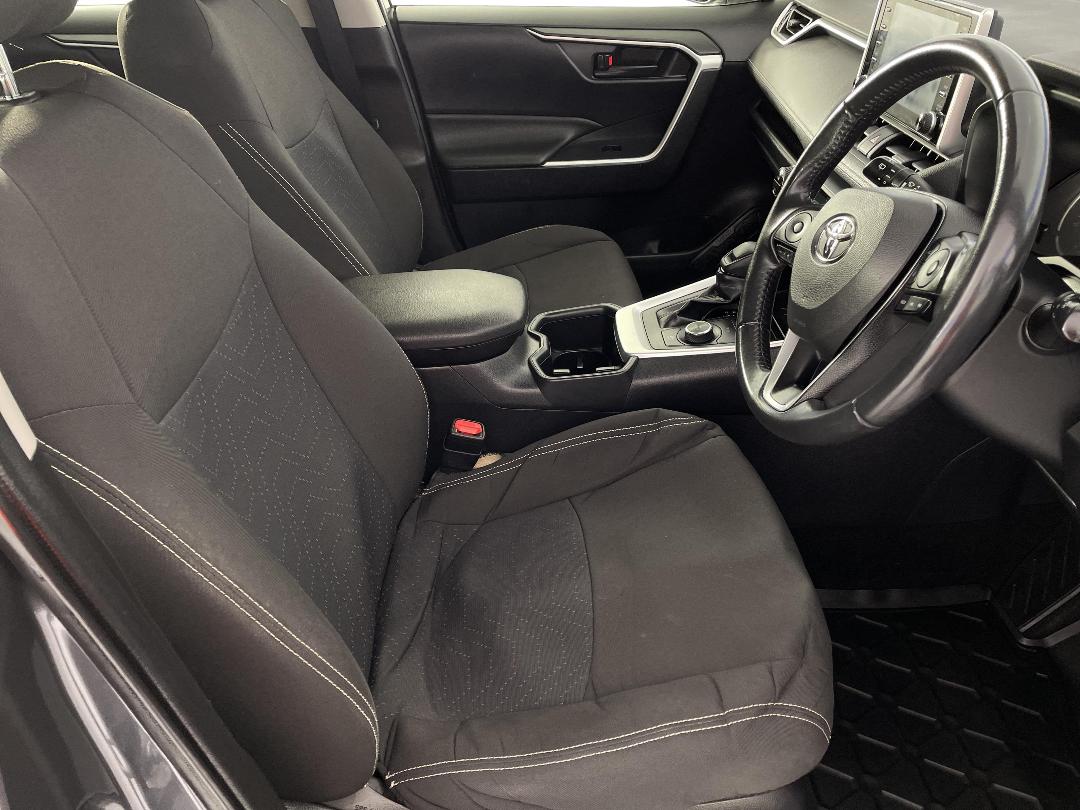 Photo '16' of Toyota Rav4