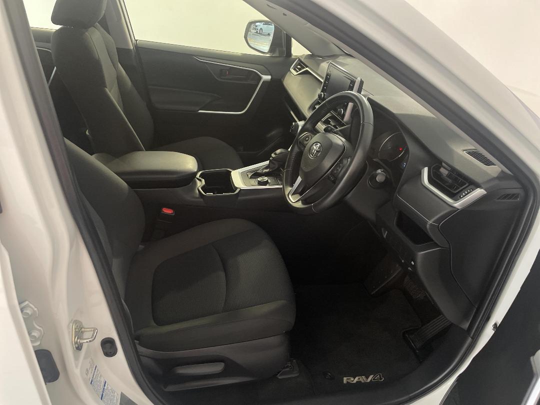 Photo '16' of Toyota Rav4