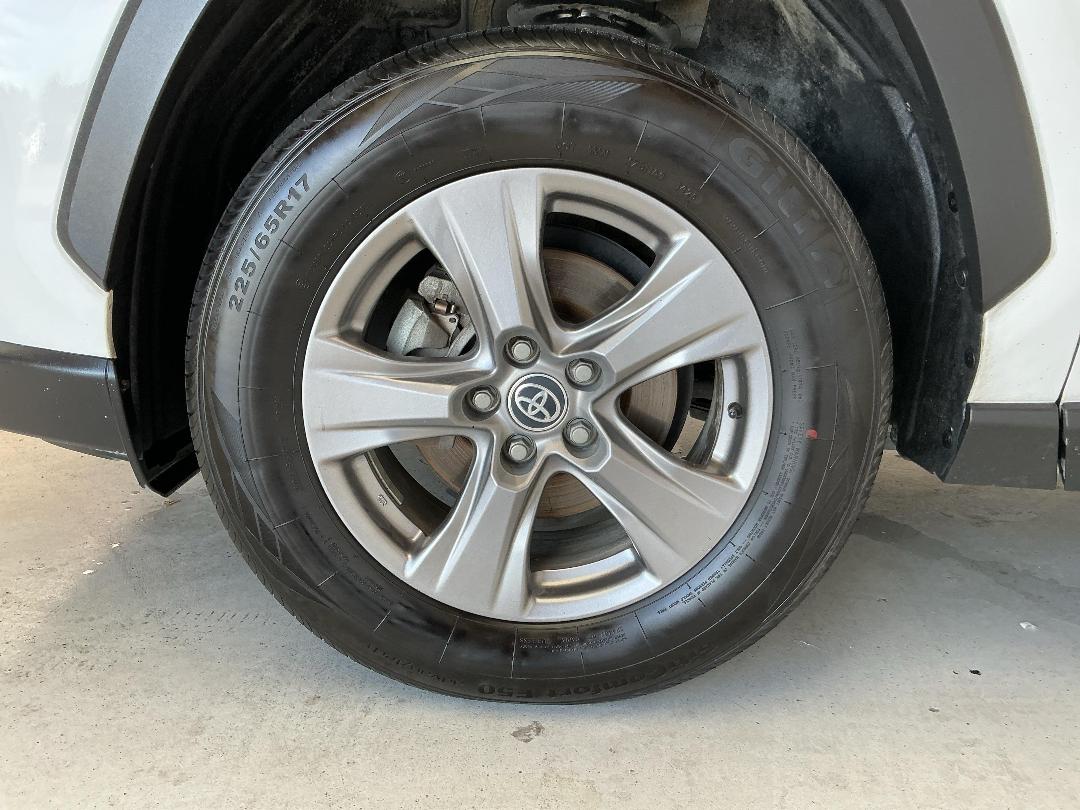 Photo '10' of Toyota Rav4