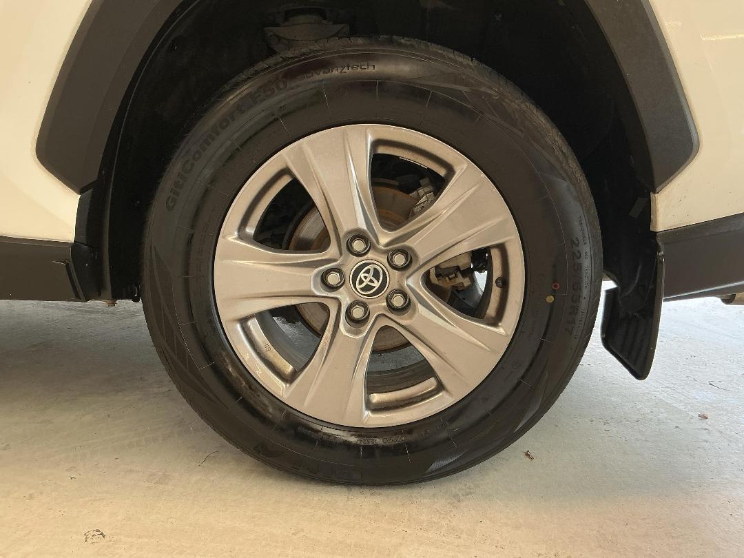 Photo '11' of Toyota Rav4