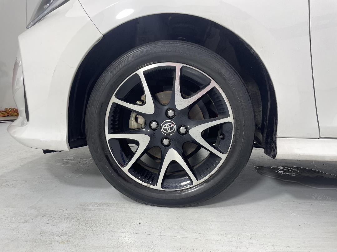 Photo '10' of Toyota Yaris