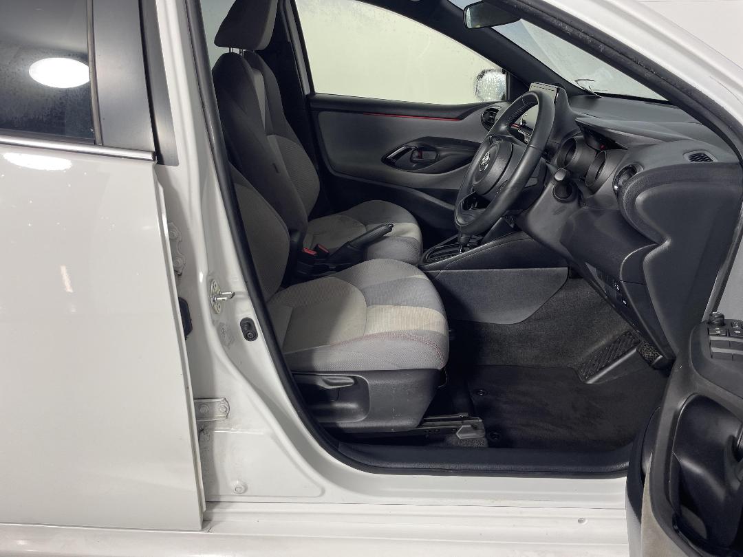 Photo '16' of Toyota Yaris