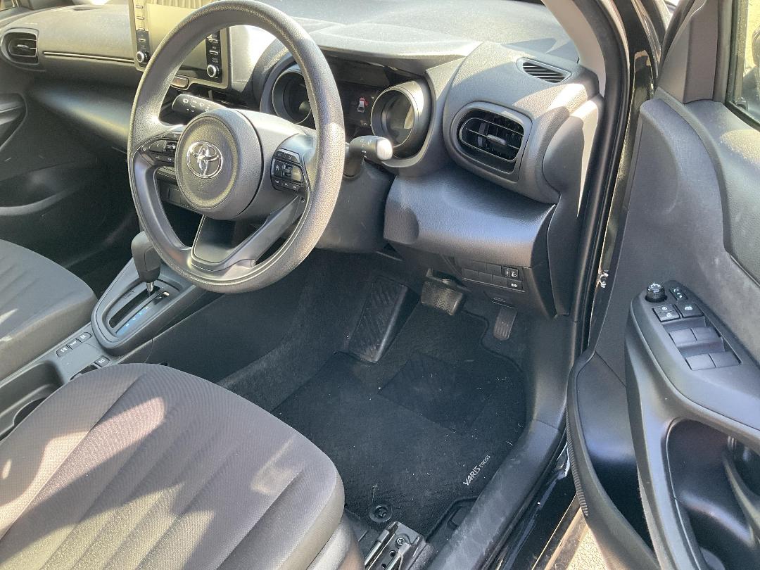 Photo '10' of Toyota Yaris Cross