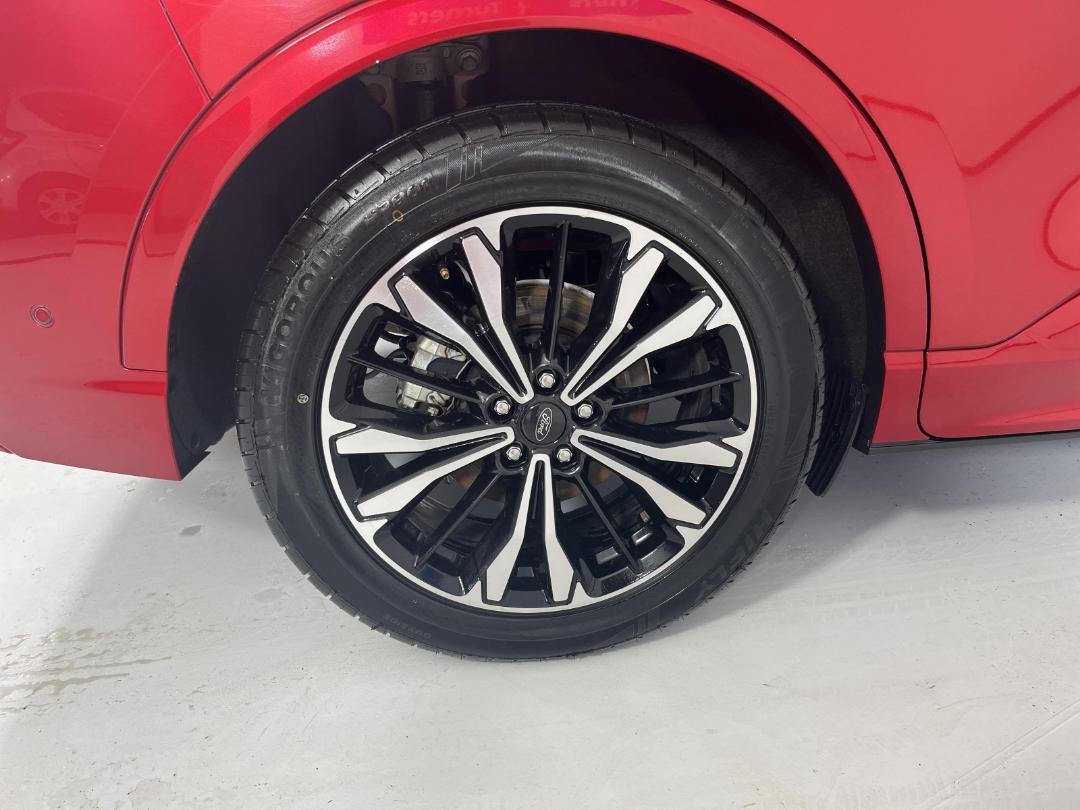 Photo '12' of Ford Escape