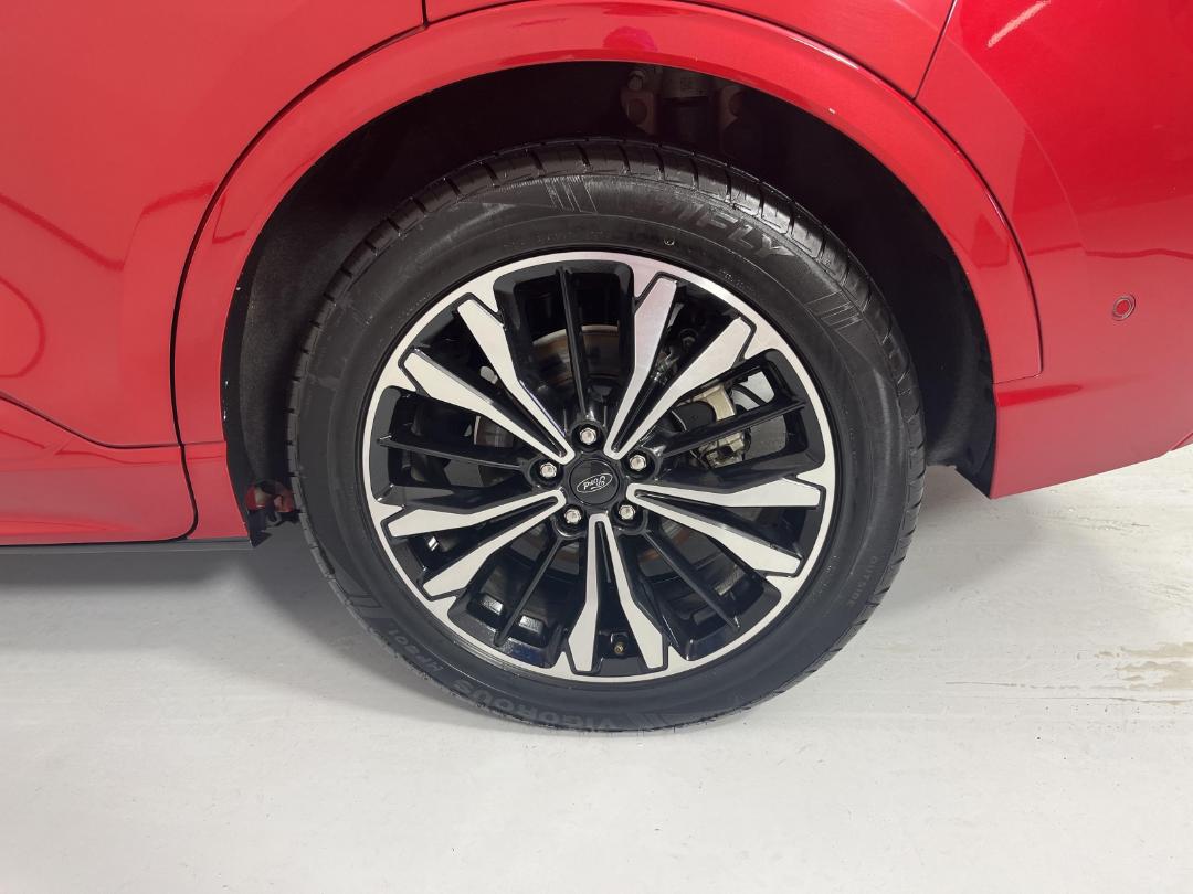 Photo '11' of Ford Escape