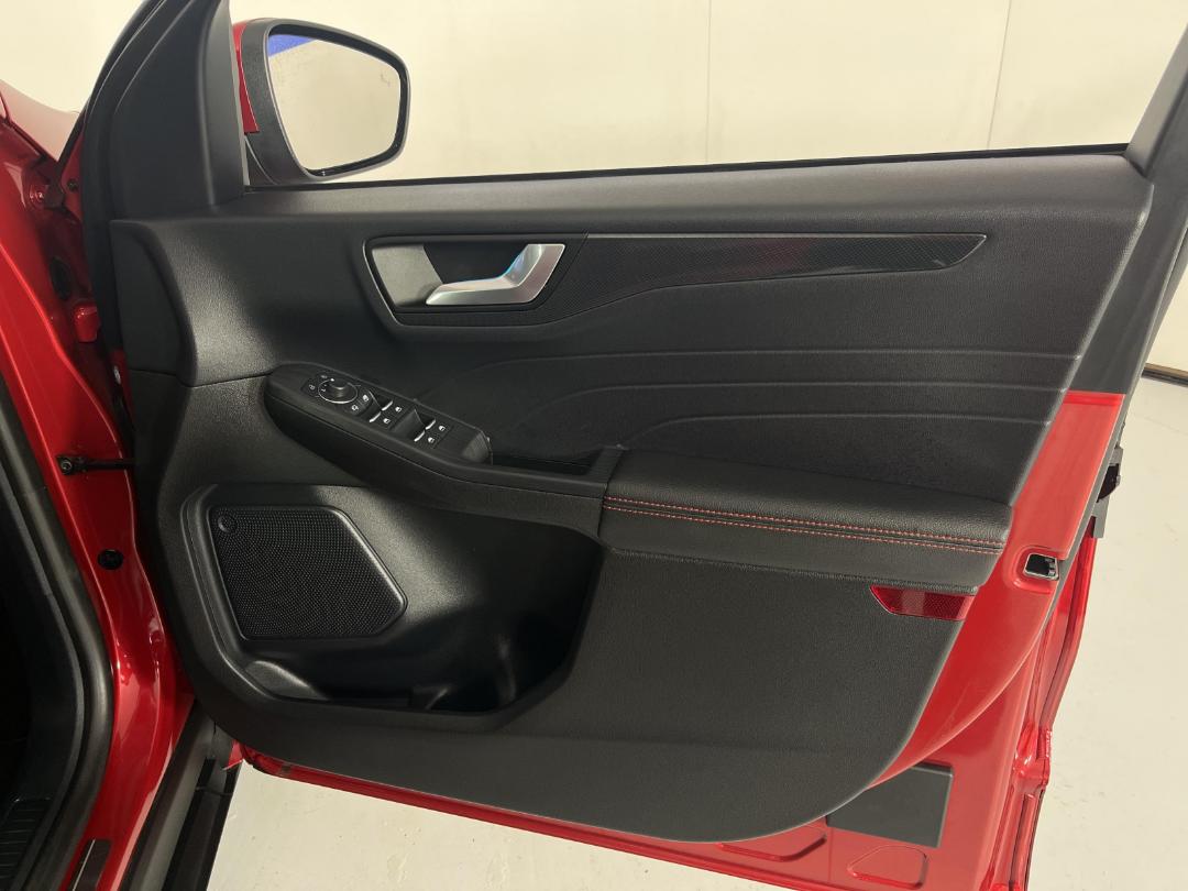 Photo '15' of Ford Escape