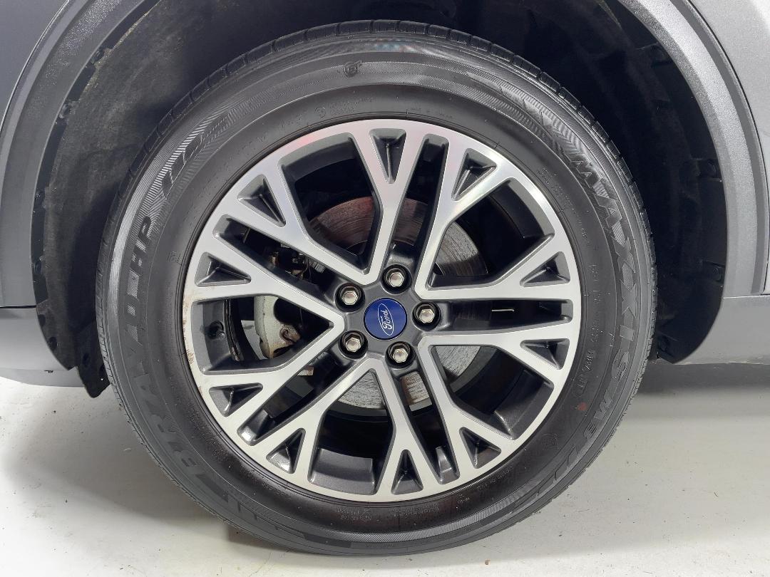 Photo '10' of Ford Escape