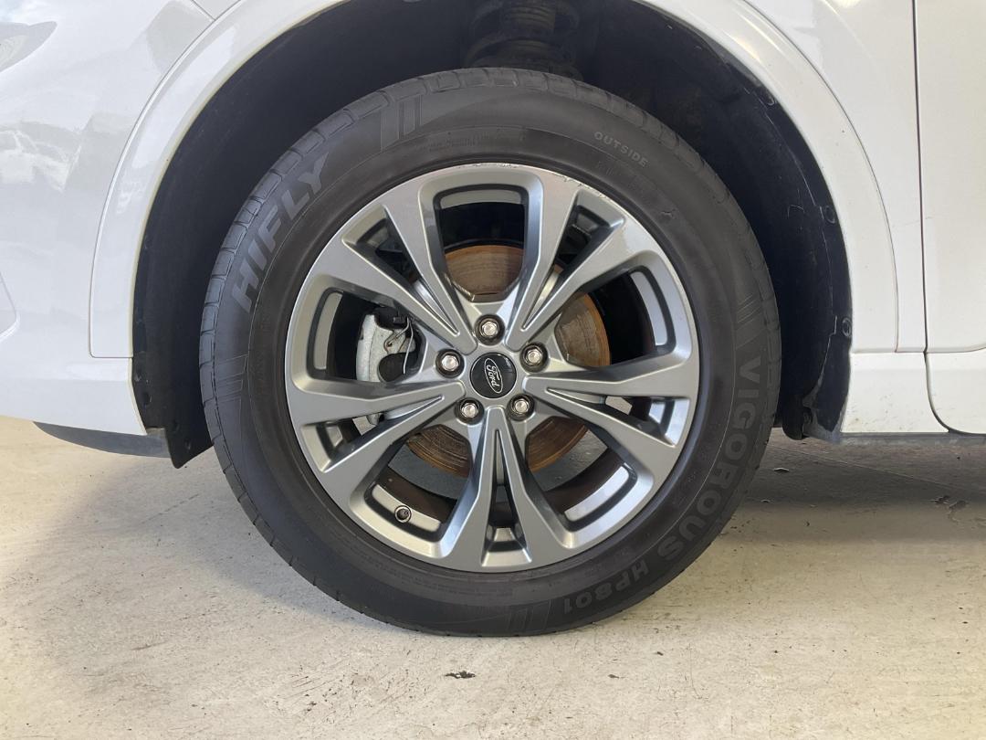 Photo '10' of Ford Escape