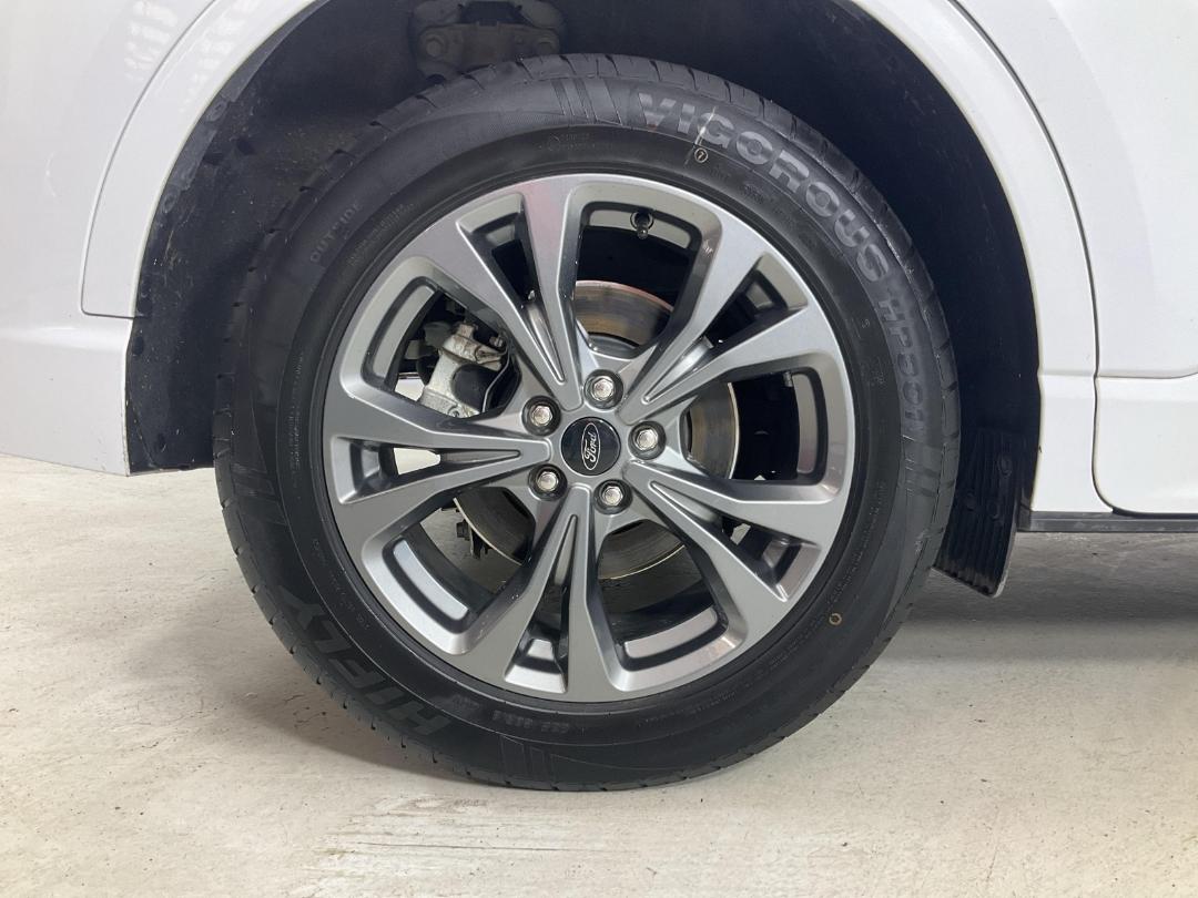 Photo '12' of Ford Escape