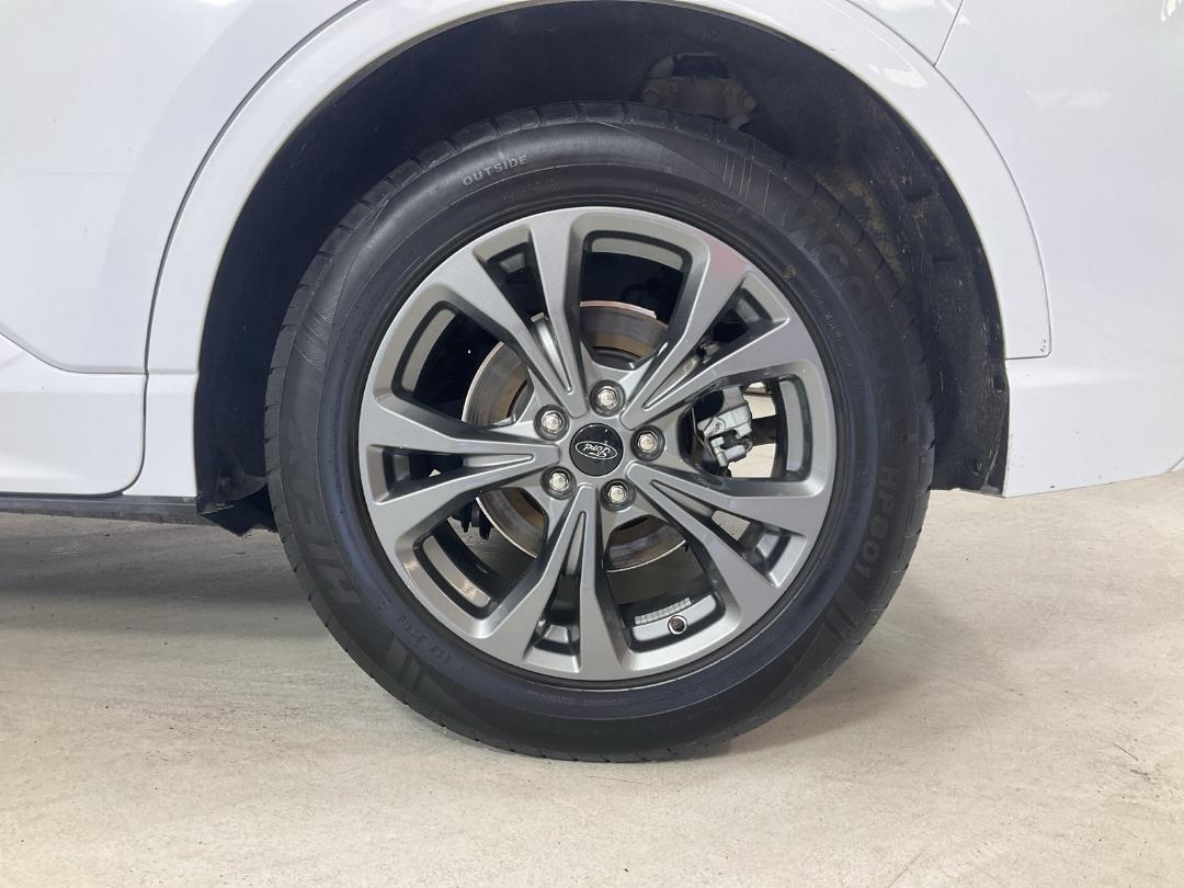 Photo '11' of Ford Escape