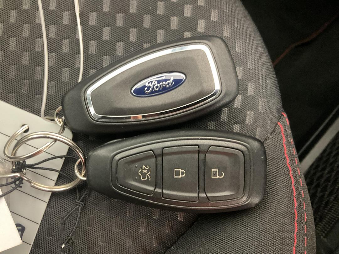 Photo '22' of Ford Escape