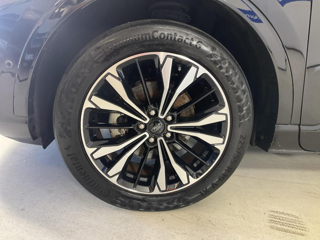 Photo '10' of Ford Escape