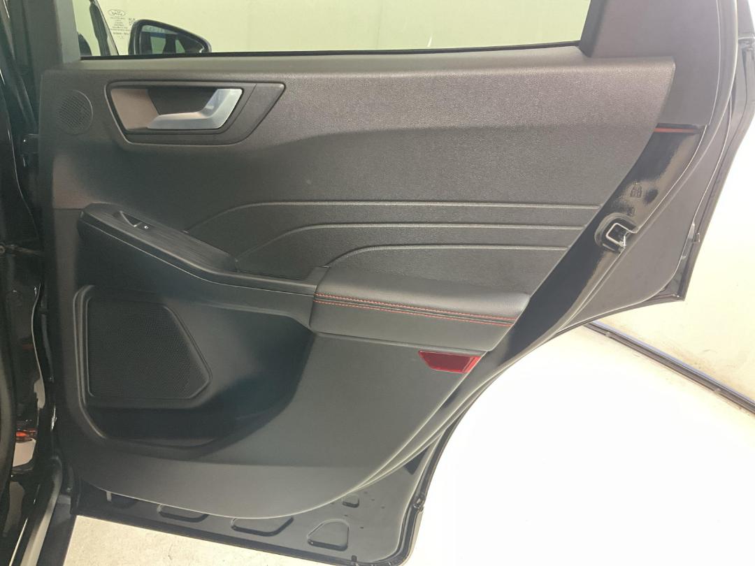 Photo '19' of Ford Escape