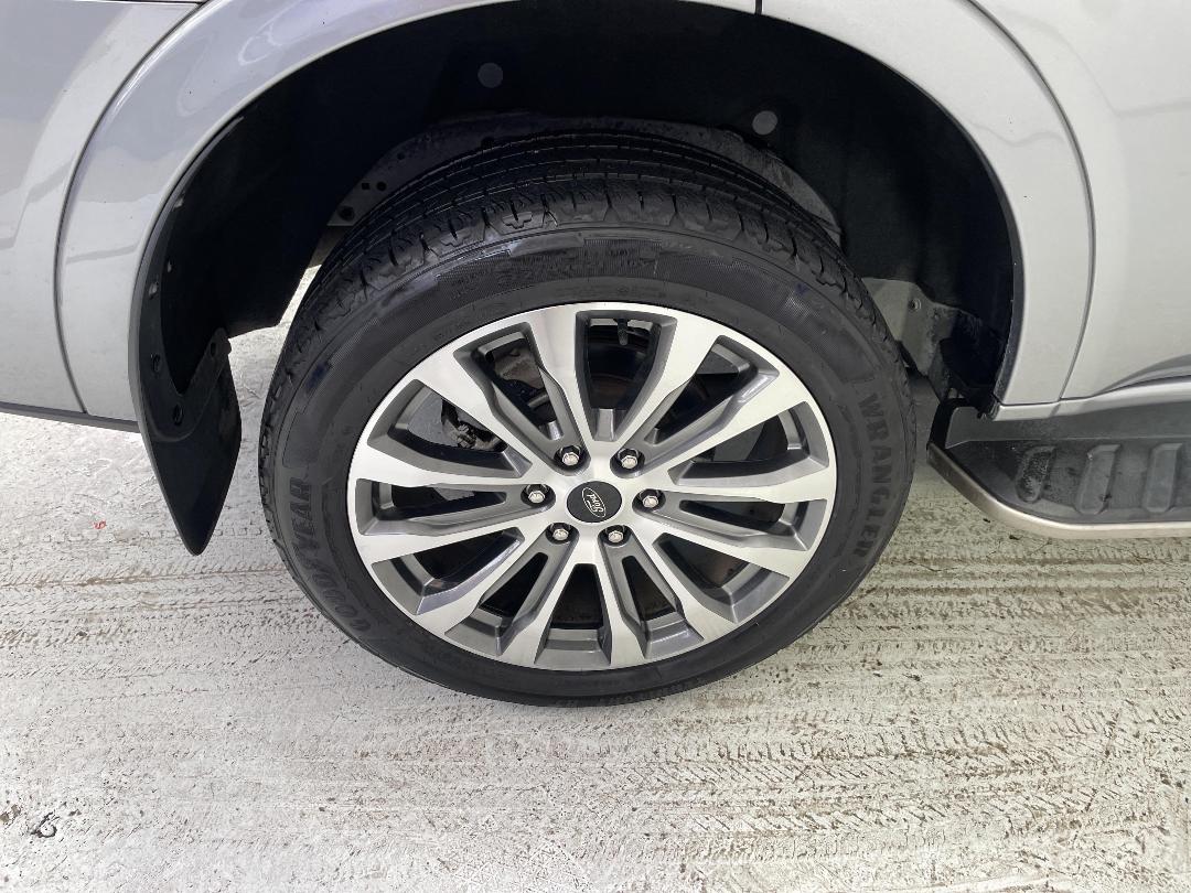 Photo '12' of Ford Everest