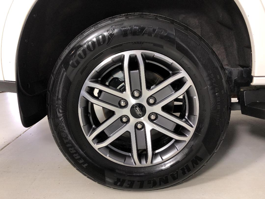 Photo '12' of Ford Everest