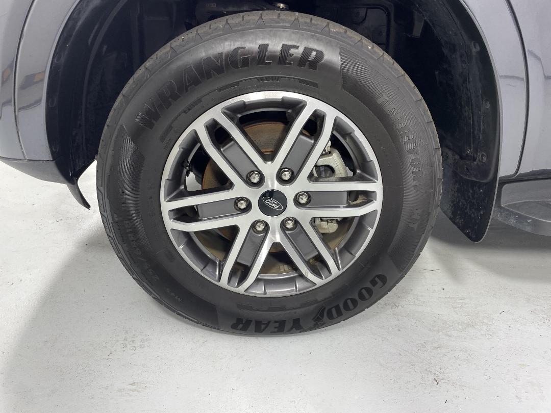 Photo '10' of Ford Everest