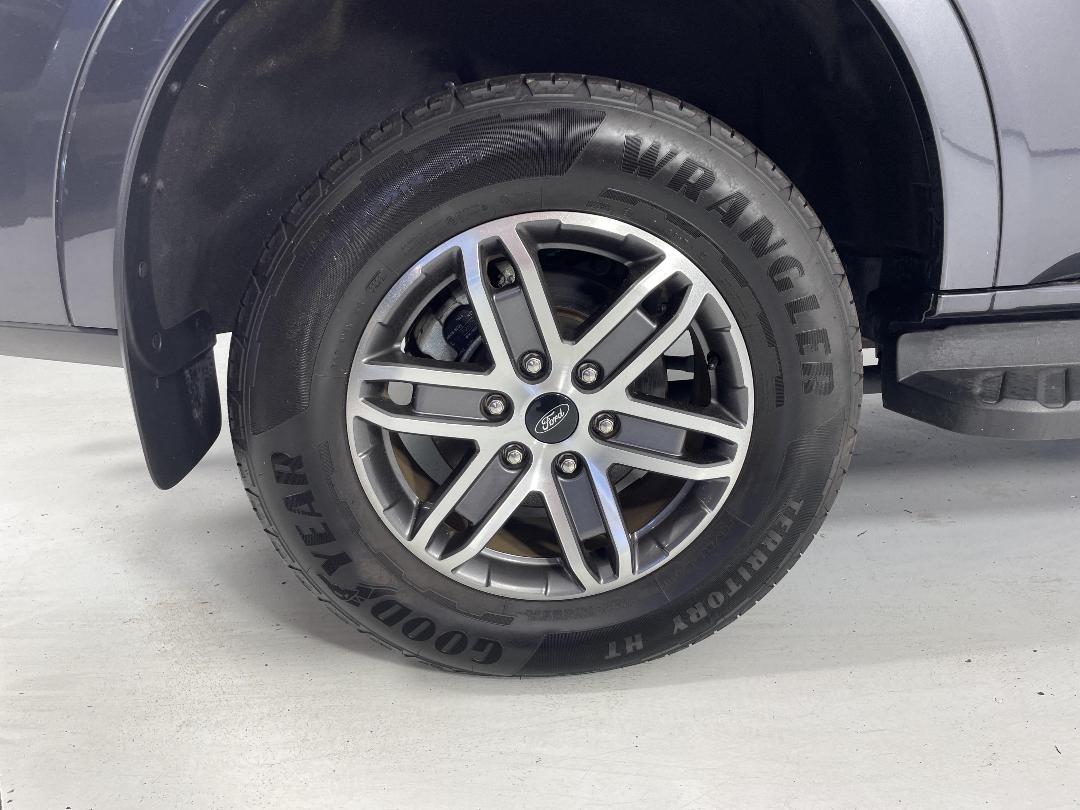 Photo '12' of Ford Everest