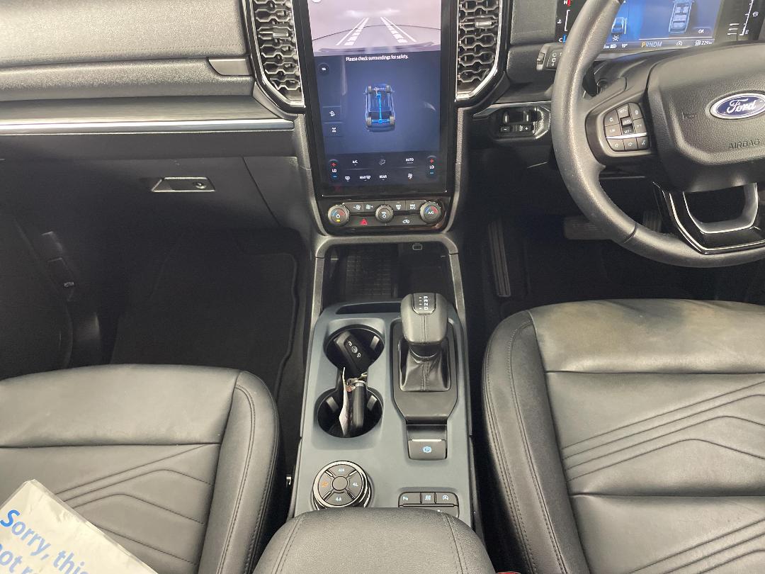 Photo '18' of Ford Everest