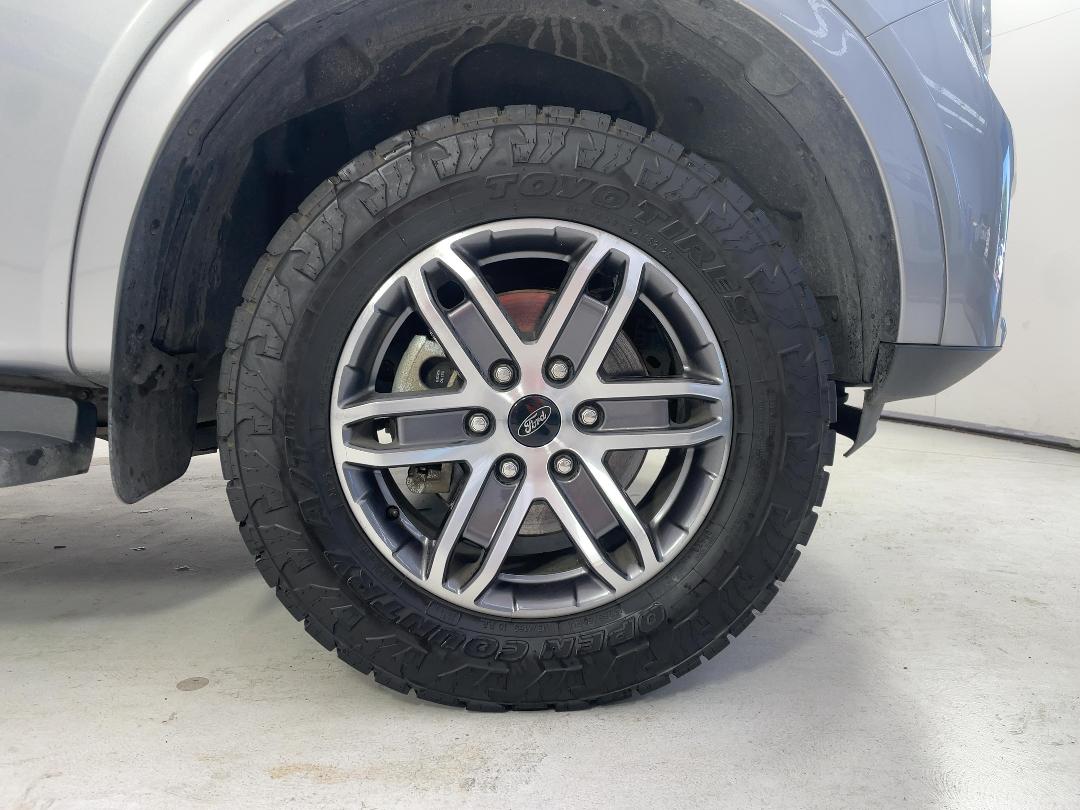 Photo '9' of Ford Everest