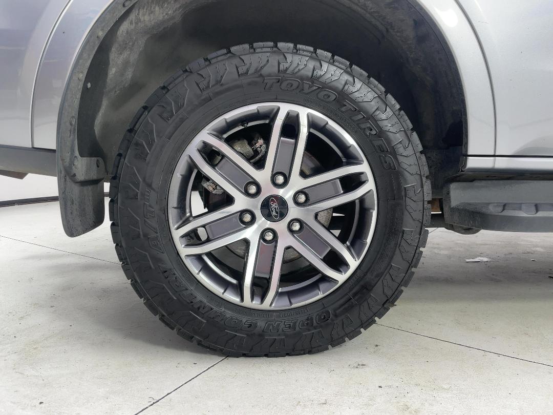 Photo '12' of Ford Everest